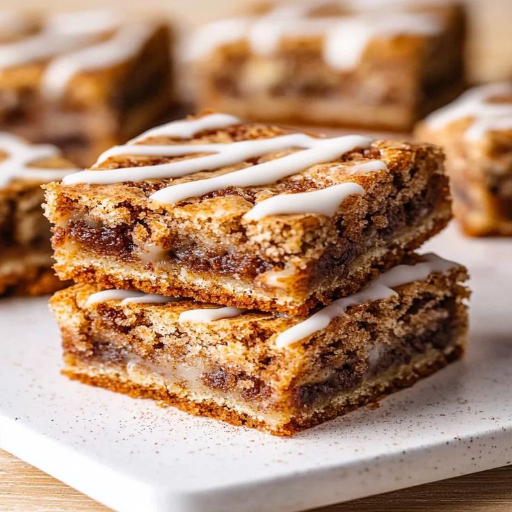 Cinnamon Roll Blondies