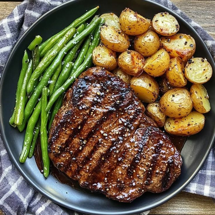 Garlic Butter Steak Bites and Potatoes